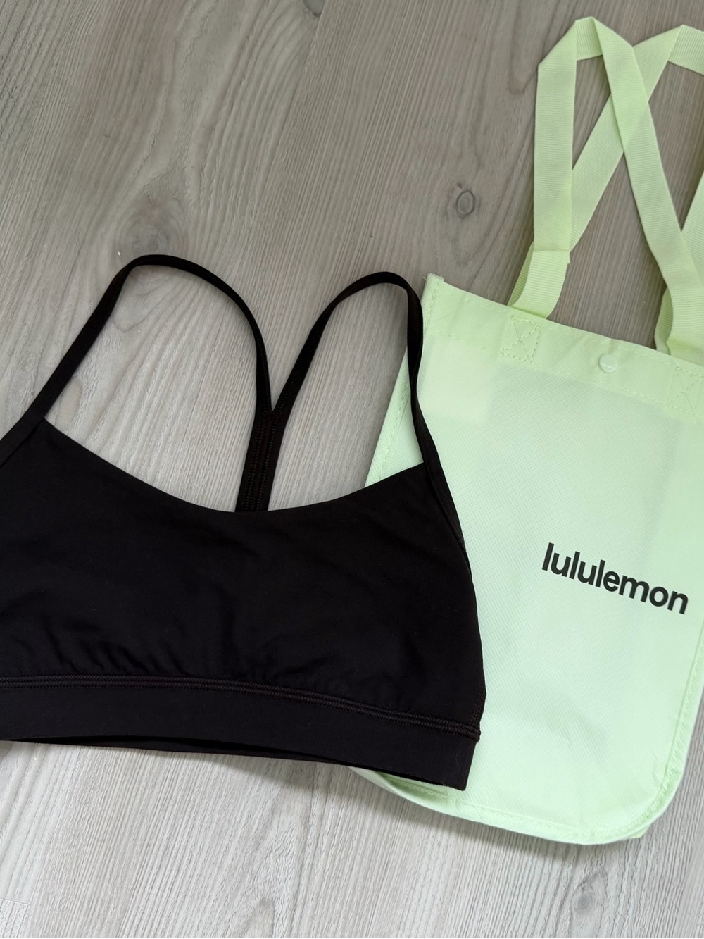 lululemon athletica Strappy Sports Bra with Light Green Tote